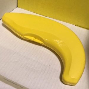 TUPPERWARE BANANA KEEPER